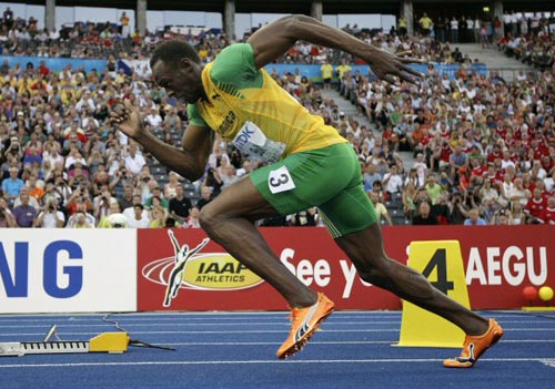 19일(현지시간) 독일 베를린 올림피아슈타디온에서 열린 2009 세계 육상 선수권 남자 200 준결승, 자메이카의 우사인 볼트가 힘차게 출발하고 있다. 