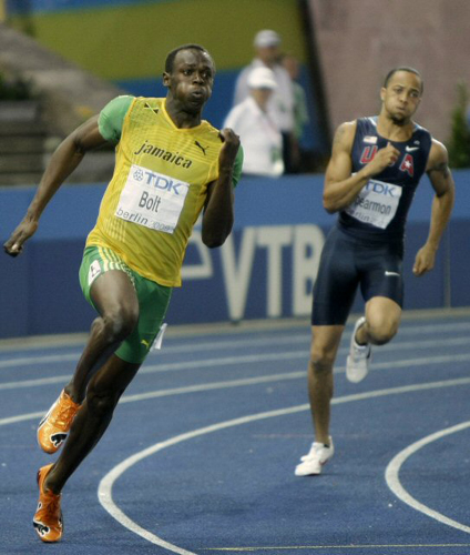 ‘인간 탄환’ 우사인 볼트(자메이카)가 20일(현지시간) 독일 베를린에서 열린 세계육상선수권대회 남자 200m에서 역주하고 있다. 