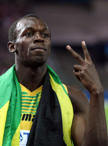 22일(현지시간) 독일 베를린에서 열린 2009 세계육상선수권대회 남자 400m 계주에서 우승한 자메이카의 우사인 볼트가 포즈를 취하고 있다. 