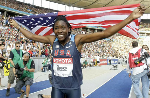 24일(한국시간) 2009 IAAF(국제육상경기연맹) 세계 육상선수권 대회 여자 넓이뛰기 결승에서 우승을 차지한 미국의 브리트니 리즈가 우승한 뒤 기뻐하고 있다. 