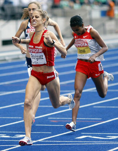 24일(한국시간) 2009 IAAF(국제육상경기연맹) 세계 육상선수권 대회 1,500m 결승전에서 스페인의 나탈리아 로드리게스가 제일 먼저 결승선을 통과하고 있다. 로드리게스는 1위로 결승선을 통과했으나 에티오피아의 부르카를 밀어 실격 처리 되었다. 