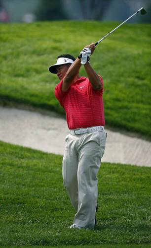 26일(현지시간) 미국 저지 시티에서 진행된 미국프로골프(PGA) 플레이오프 시리즈 첫 대회인 바클레이스 연습 라운드에서 최경주가 7번홀에서 샷을 하고 있다. 