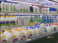 줄어드는 우유 소비…위기의 낙농 
