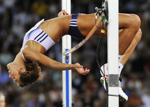 28일(현지시간) 스위스 취리히 레치그룬트 스타디움에서 열린 2009 국제육상경기연맹(IAAF) 골든리그 5차 시리즈 ‘벨트클라세 취리히’ 여자 높이뛰기,  세계선수권 우승자 크로아티아의 블랑카 블라시치가 바를 넘고 있다. 
