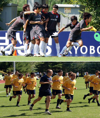 오는 5일 서울월드컵경기장에서 열리는 평가전을 앞둔 대한민국(위쪽)과 호주 축구 국가대표팀 선수들이 2일 경기도 파주 국가대표팀 트레이닝센터(NFC)에서 각각 훈련을 하고 있다. 