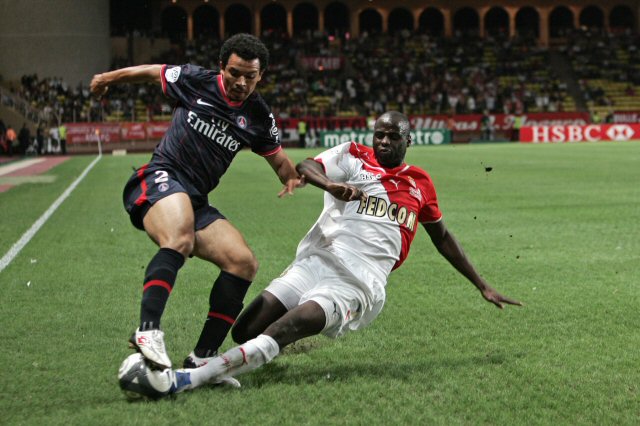 13일 (현지시각) 모나코 루이Ⅱ세 경기장에서 열린 2008-2009 프랑스 정규리그 5라운드 홈 경기 AS모나코 대 생제르맹전에서 AS모나코의 트라오라와 생제르맹의 케아라가 공다툼을 하고 있다. 