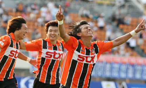 20일 오후 창원종합운동장에서 열린 프로축구 K-리그 경남FC와 광주 상무의 경기에서 경남 인디오가 후반 역전골을 넣은 뒤 기뻐하고 있다. 