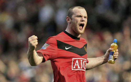 20일(현지시각) 영국 맨체스터 올드트래퍼드에서 열린 2009-2010 프리미어리그 6라운드 홈 경기에서 열린 맨체스터 유나이티드와 맨체스터 시티의 경기에서 승리를 거둔 맨유의 루니가 환호하고 있다. 