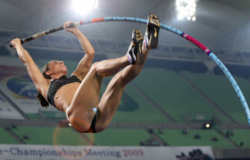 25일 저녁 대구스타디움에서 열린 2009 대구국제육상경기대회 여자 장대높이뛰기에 출전한 이신바예바가 4m85cm에 도전하고 있다. 