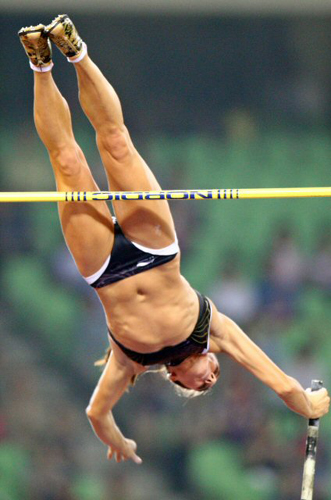  25일 저녁 대구스타디움에서 열린 2009 대구국제육상경기대회 여자 장대높이뛰기에 출전한 이신바예바가 4m85cm에 도전하다 실패하고 있다. 이날 경기에서 이신바예바는 4m85cm 도전에는 실패했지만 4m60cm를 기록해 금메달을 수상했다. 