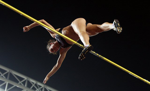 25일 저녁 대구스타디움에서 열린 2009 대구국제육상경기대회 여자 장대높이뛰기에 출전한 이신바예바가 4m85cm에 도전하고 있다. 