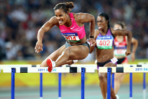 25일 대구스타디움에서 열린 2009 대구국제육상경기대회 여자 100m 허들에서 1위를 차지한 브리지트 포스터 힐튼(자마이카)이 역주하고 있다. 
 