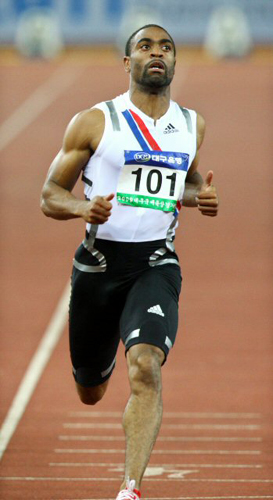  25일 대구스타디움에서 열린 2009 대구국제육상경기대회 남자 100m에서 타이슨 게이(미국.오른쪽)가 아사파 파월(자마이카)을 제치며 1위로 결승선을 통과하고 있다. 