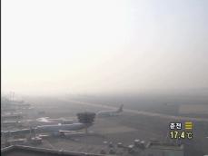 짙은 안개로 항공기 결항 잇따라 