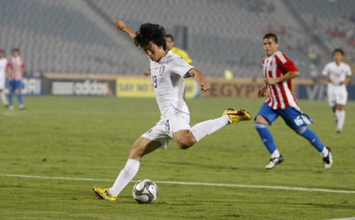 6일 새벽(한국시간) 이집트 카이로 스타디움에서 열린 2009 국제축구연맹(FIFA) 20세 이하(U-20) 월드컵 16강전 대한민국-파라과이 경기, 한국 김보경이 슛을 시도하고 있다. 