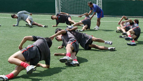 U-20축구대표팀 선수들이 6일 오후(현지시각) 이집트 카이로 JW 메리어트호텔 숙소 내 풋살구장에서 이케다 세이코 피지컬 트레이너의 지도로 8강 승리를 위한 회복훈련을 하고 있다. 