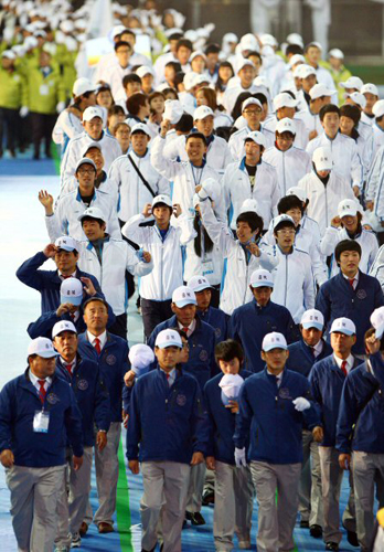 20일 오후 대전월드컵경기장에서 열린 90회 전국체육대회 개막식에서 충청북도 선수단이 입장하고 있다. 