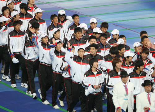 20일 대전 월드컵경기장에서 열린 제90회 전국체전 개막식에서 경상북도 선수단이 입장하고 있다. 