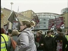 영국 런던, 시위대 30명 BBC 난입 
