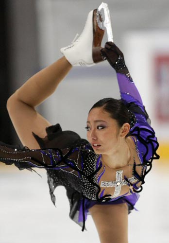 23일 러시아 모스크바에서 열린 2009-2010 국제빙상경기연맹(ISU) 피겨 그랑프리 2차 대회 여자 싱글 쇼트프로그램, 일본의 안도 미키가 연기를 펼치고 있다. 안도는 57.18점으로 3위에 올랐다. 