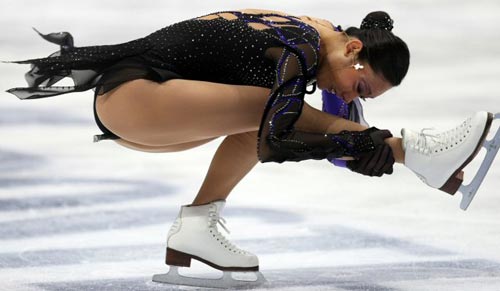 23일 러시아 모스크바에서 열린 2009-2010 국제빙상경기연맹(ISU) 피겨 그랑프리 2차 대회 여자 싱글 쇼트프로그램, 일본의 안도 미키가 연기를 펼치고 있다. 