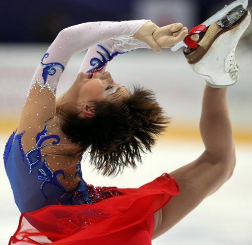 23일 러시아 모스크바에서 열린 2009-2010 국제빙상경기연맹(ISU) 피겨 그랑프리 2차 대회 여자 싱글 쇼트프로그램, 러시아의 알레나 레오노바가 연기를 펼치고 있다. 
