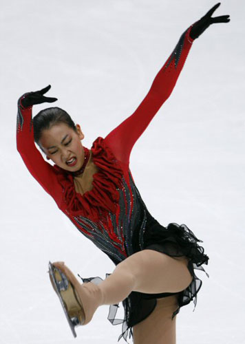 일본의 아사다 마오가 10월 24일 ISU 그랜드 프릭스 피겨 스케이팅 컵에서 연기를 펼치고 있다. 