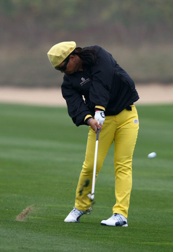 31일 인천 영종도의 스카이72 골프클럽 오션코스(파72-6,364야드)에서 개막된 미국여자프로골프(LPGA) 투어 하나은행-코오롱 챔피언십 2라운드에서 크리스티나 김이 세컨샷을 하고 있다. 