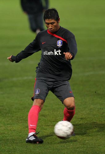 11일(현지시간) 덴마크 프레데레시아시 몬야사 파크에서 대한민국 축구 대표팀 이근호가 슈팅 훈련을 하고 있다. 