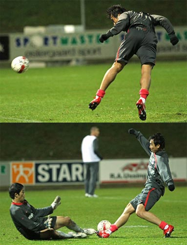 13일(현지시간) 덴마크 프레데리시아 시의 모냐사 파크에서 열린 대한민국 축구 대표팀 훈련 중 이동국이 슛을 하고 있다. 