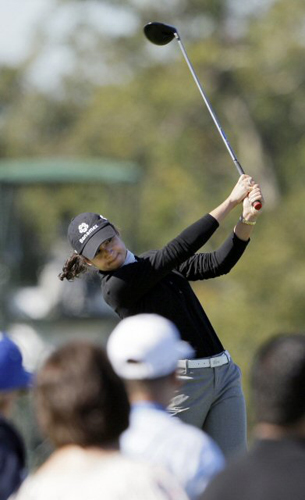 19일 미국 텍사스주 휴스턴에서 열린 미국여자프로골프(LPGA) 투어 챔피언십 프로암 대회에 참가한 오초아가 샷을 하고 있다. 