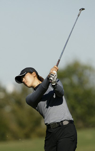19일 미국 텍사스주 휴스턴에서 열린 미국여자프로골프(LPGA) 투어 챔피언십 프로암 대회에 참가한 미셸 위가 9번홀에서 어프로치 샷을 하고 있다. 