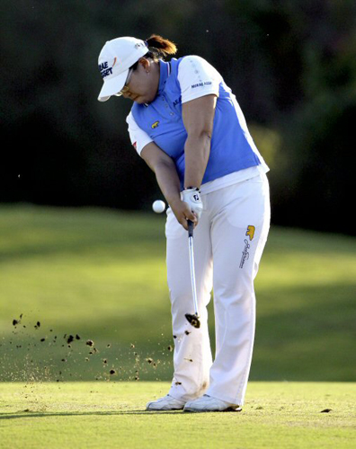 22일(현지시각) 미국 텍사스주 휴스턴의 휴스터니안 골프장에서 열린 미국여자프로골프(LPGA) 투어 2009시즌 마지막 대회인 LPGA 투어챔피언십에서 신지애가 샷을 하고 있다. 